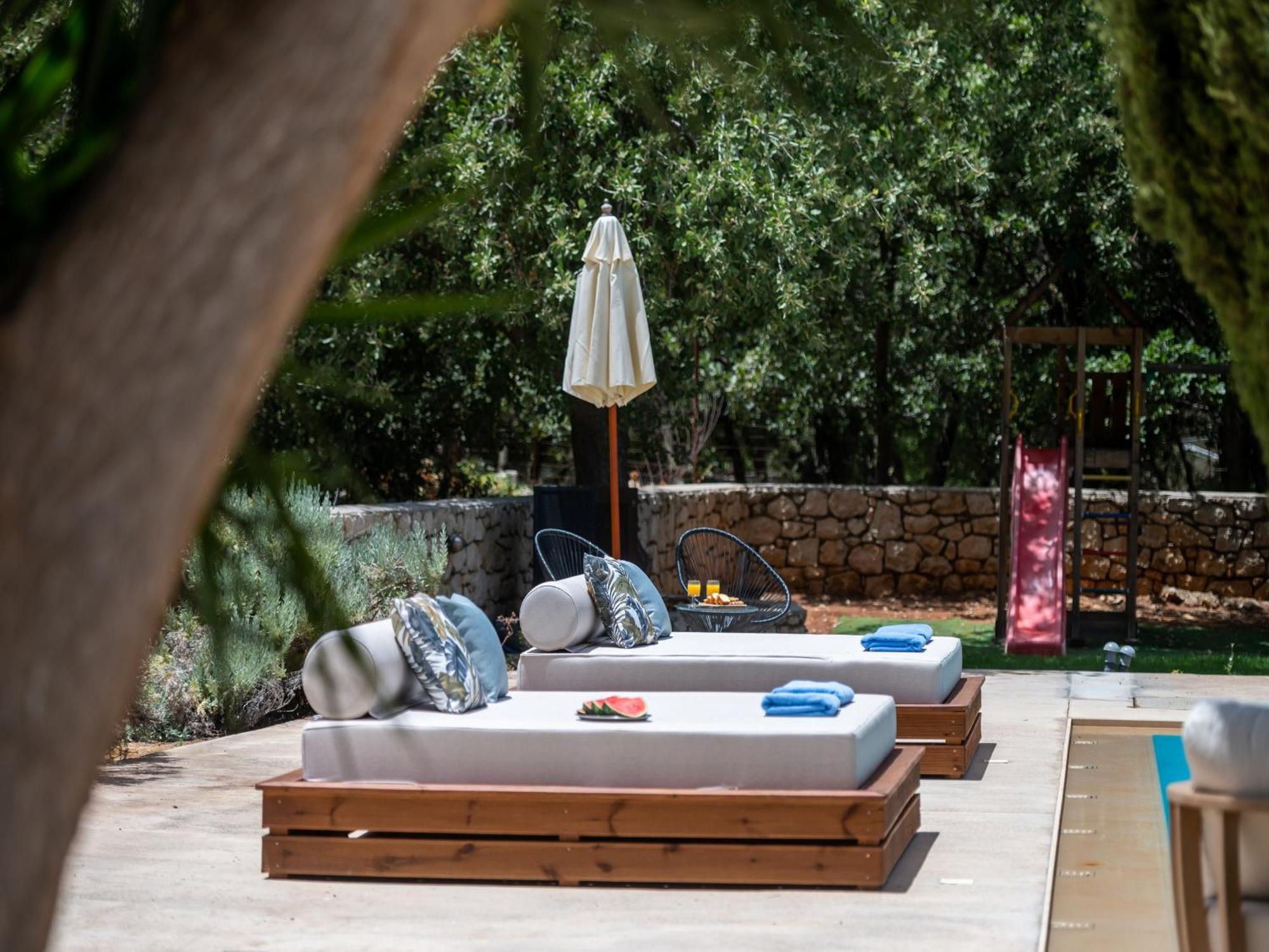 Villa Ellie - Heated Pool, Playground, Garden & Bbq! Vederoi エクステリア 写真