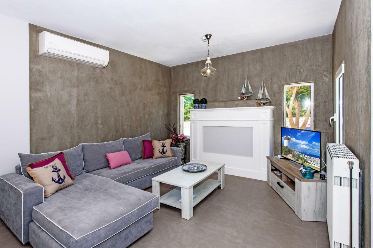Villa Ellie - Heated Pool, Playground, Garden & Bbq! Vederoi エクステリア 写真
